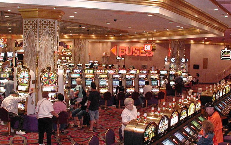 Smart Money Management: Important Advice for Playing Games Online